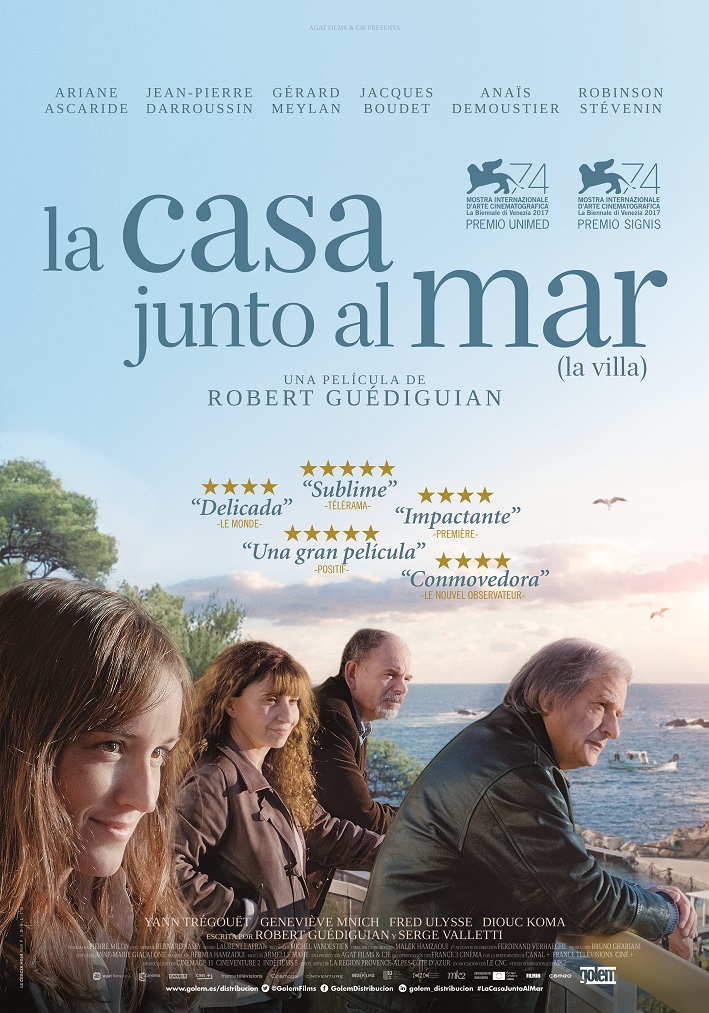 LacasajuntoalmarPoster
